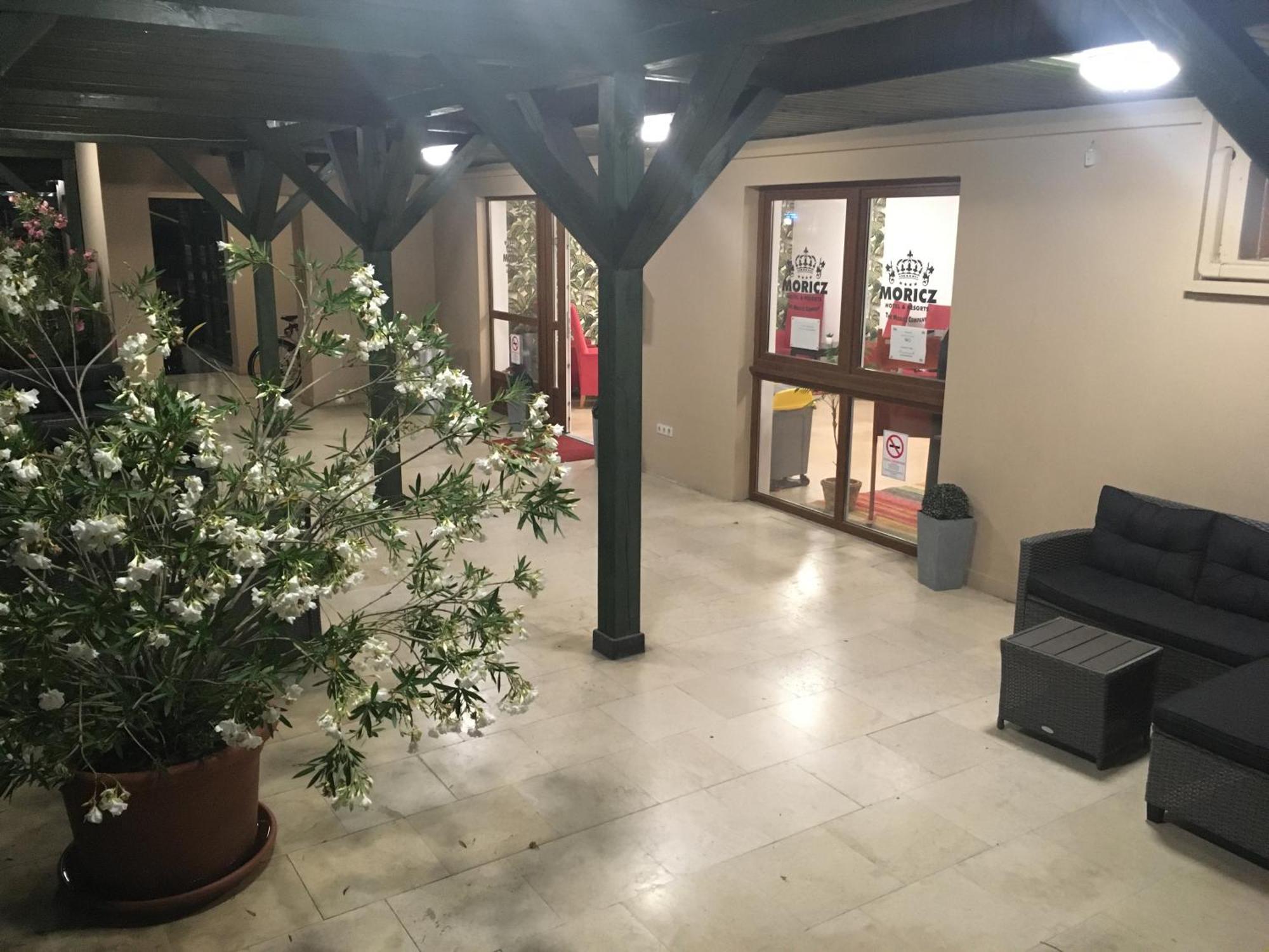 בלטונפנבש Fenyves Hotel מראה חיצוני תמונה