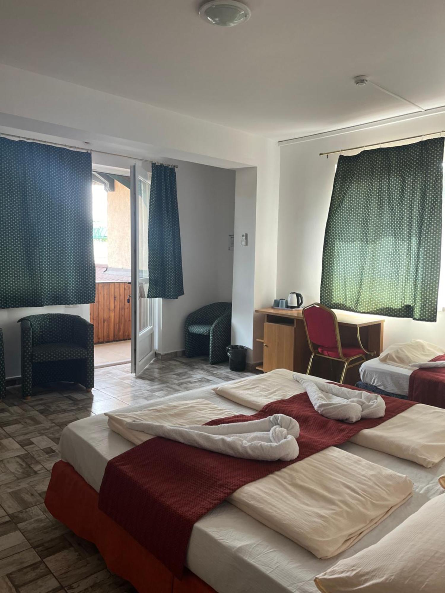 בלטונפנבש Fenyves Hotel מראה חיצוני תמונה