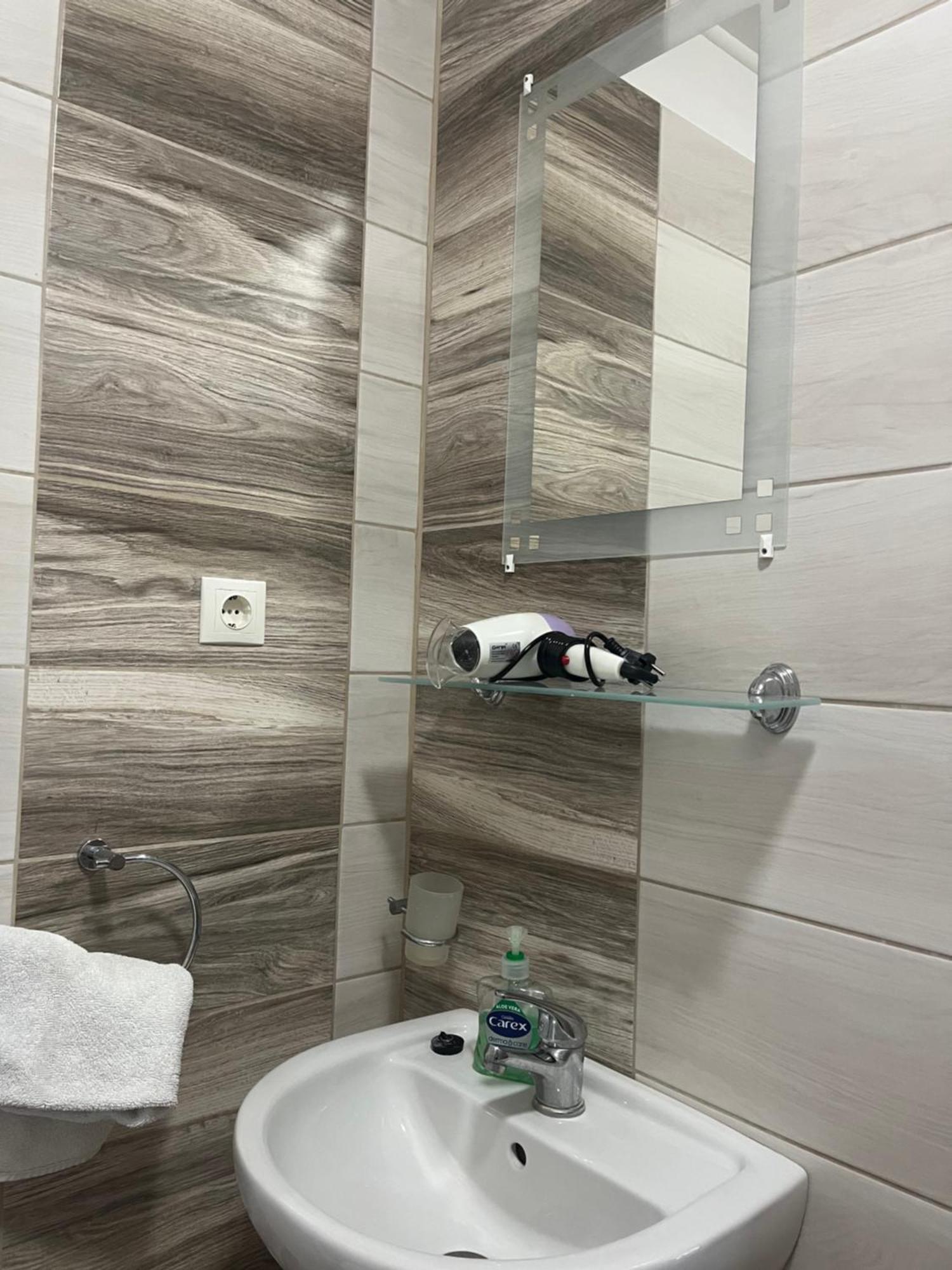 בלטונפנבש Fenyves Hotel מראה חיצוני תמונה